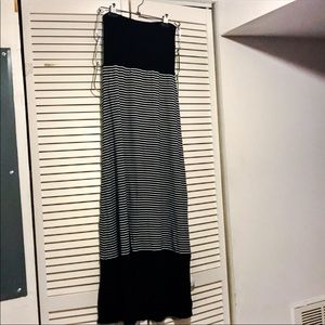 Sleek Max Studio Black/White Stripe Maxi Dress